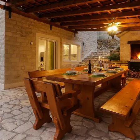 Vacation House/kuca Za Odmor Vortex Villa Kaštela